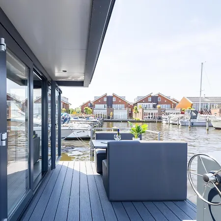 Tiny Houseboat Parel I - Airco Botel