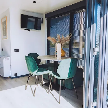 Tiny Houseboat Parel I - Airco Botel