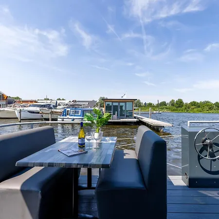 Botel Tiny Houseboat Parel I - Airco *