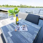 Tiny Houseboat Parel I - Airco Uitgeest