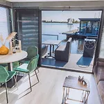 Tiny Houseboat Parel I - Airco Chalet