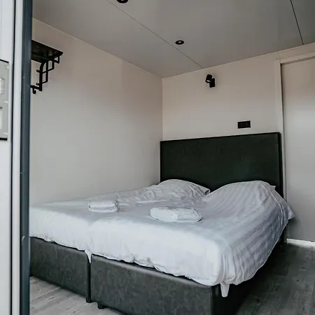 Tiny Houseboat Parel I - Airco בקתה Uitgeest