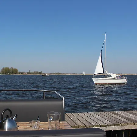 Chalé Tiny Houseboat Parel I - Airco Uitgeest