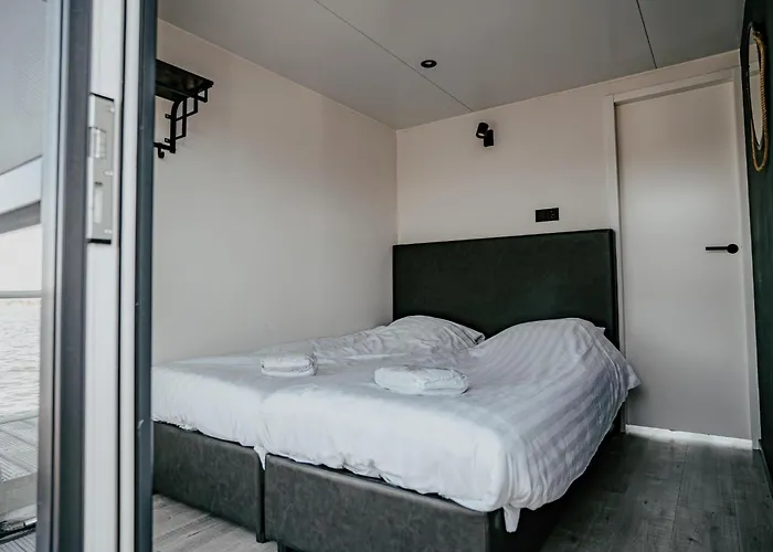 Tiny Houseboat Parel I - Airco בקתה Uitgeest