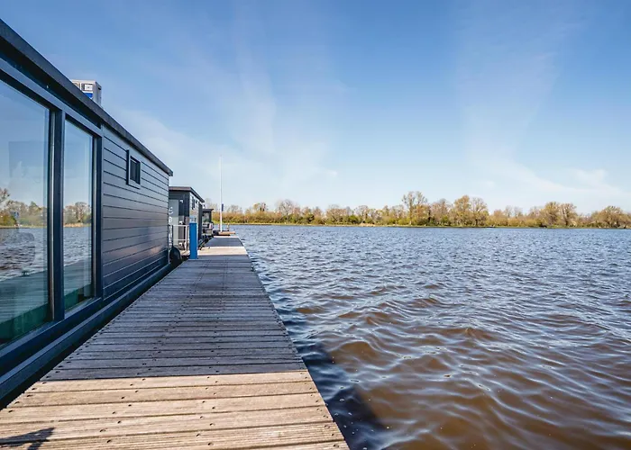 Tiny Houseboat Parel I - Airco בקתה Uitgeest